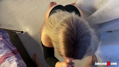 赤毛がチンポをしゃぶりファックアップ、お尻にザーメンを浴びる